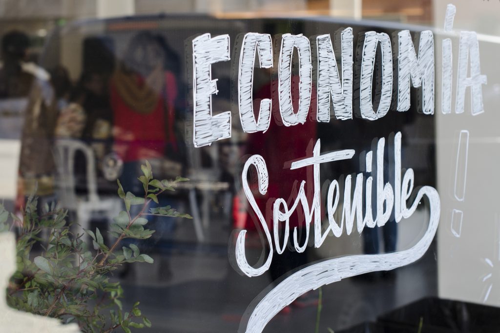 Photographie pour l'événement à Alicante de l'économie solidaire à Alicante Redémarrer le système Alacant Desperta.